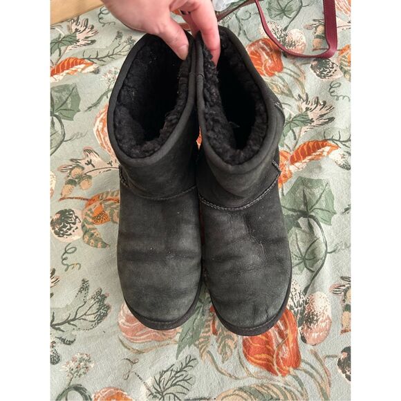 UGG Australia Classic Short Boots in Black, Winter Shearling, Size 8 - Picture 8 of 9